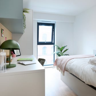 Silver En Suite - Image 1